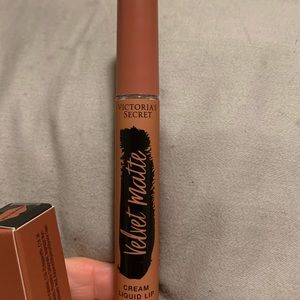 VS nude Matte lippie in shade “perfection” BNIB